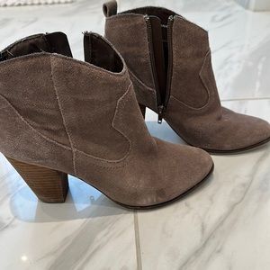 Steve Madden brown suede boots